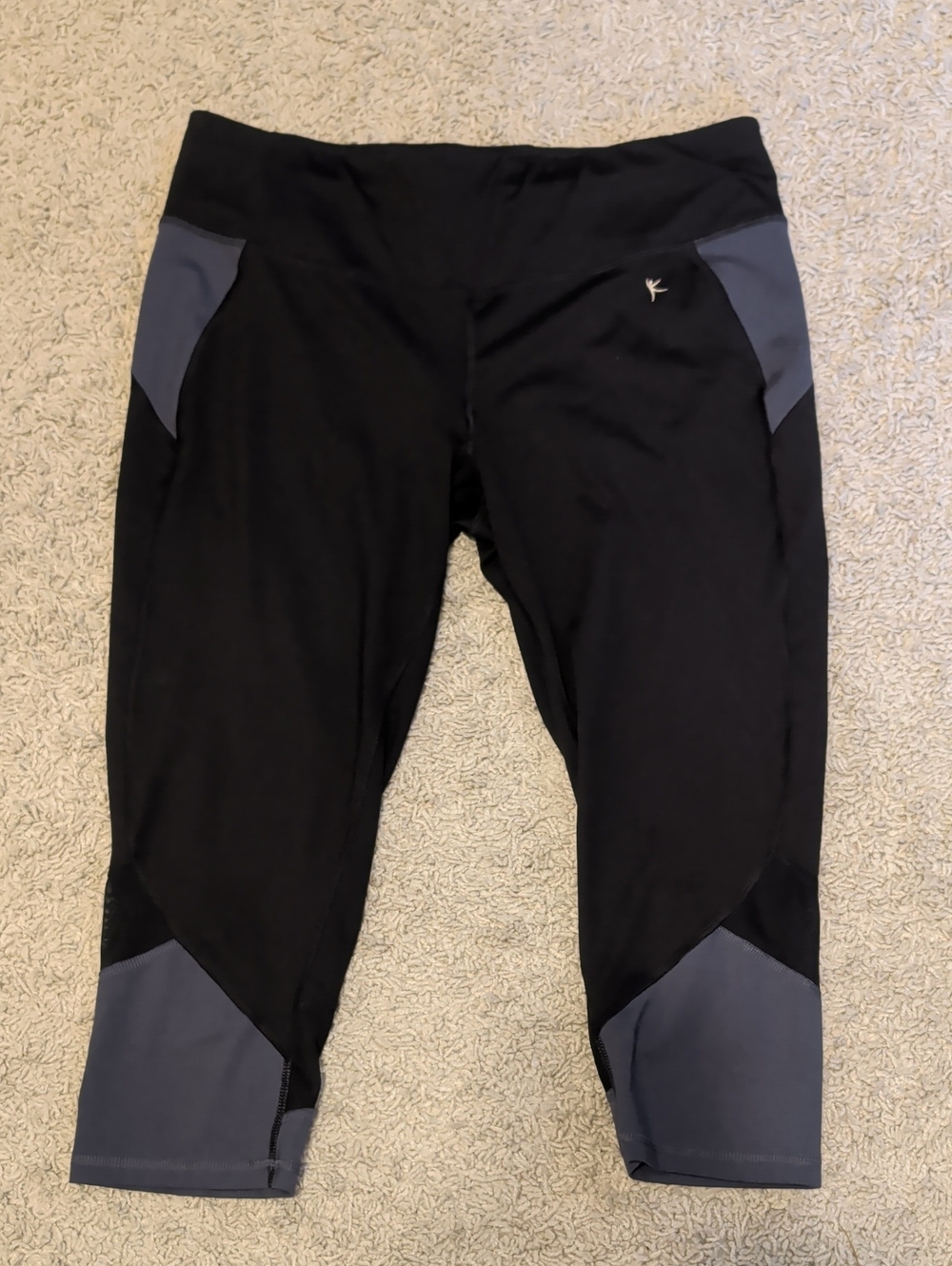 Women's Black and Charcoal Performance Capri Leggings